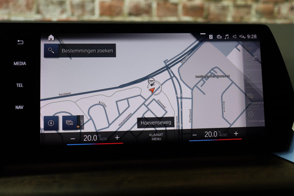 BMW 2 Serie Active Tourer 218i Executive Luxury Line Automaat / Widescreen Display / Navigatiesysteem / Harman Kardon / DAB / Parkeerhulpsysteem / Comfortpakket / Extra Getint glas / 17 Inch