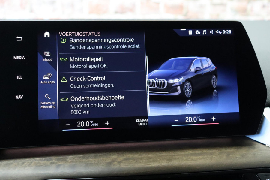 BMW 2 Serie Active Tourer 218i Executive Luxury Line Automaat / Widescreen Display / Navigatiesysteem / Harman Kardon / DAB / Parkeerhulpsysteem / Comfortpakket / Extra Getint glas / 17 Inch