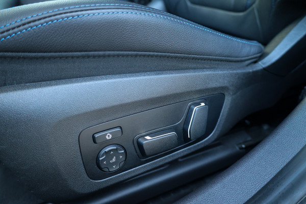 BMW 3-serie 330e M-SPORT | BTW | 360 | HUD | MEMORY | KEYLESS | LED | 20'' | ACC | LEDER | ELEK KOFFERKLEP |