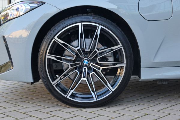 BMW 3-serie 330e M-SPORT | BTW | 360 | HUD | MEMORY | KEYLESS | LED | 20'' | ACC | LEDER | ELEK KOFFERKLEP |
