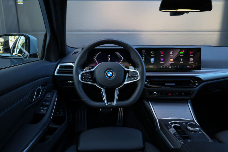 BMW 3-serie 330e M-SPORT | BTW | 360 | HUD | MEMORY | KEYLESS | LED | 20'' | ACC | LEDER | ELEK KOFFERKLEP |