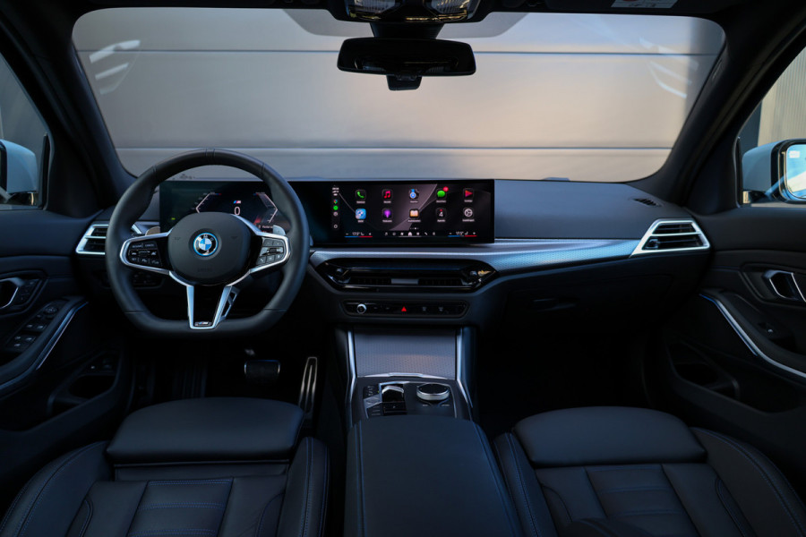 BMW 3-serie 330e M-SPORT | BTW | 360 | HUD | MEMORY | KEYLESS | LED | 20'' | ACC | LEDER | ELEK KOFFERKLEP |