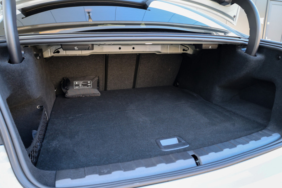 BMW 3-serie 330e M-SPORT | BTW | 360 | HUD | MEMORY | KEYLESS | LED | 20'' | ACC | LEDER | ELEK KOFFERKLEP |