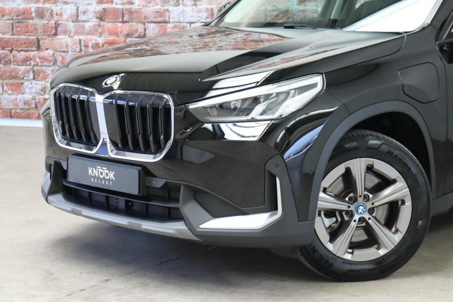 BMW X1 xDrive25e Executive Automaat / Navigatiesysteem / Climate Control / LED / M Dakreling / Active Guard / Parkeerhulpsysteem / DAB / Cruise Control
