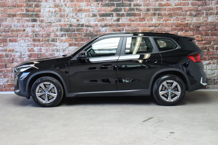 BMW X1 xDrive25e Executive Automaat / Navigatiesysteem / Climate Control / LED / M Dakreling / Active Guard / Parkeerhulpsysteem / DAB / Cruise Control