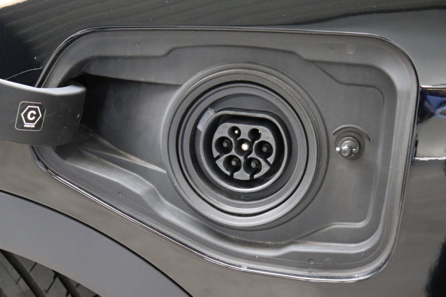 BMW X1 xDrive25e Executive Automaat / Navigatiesysteem / Climate Control / LED / M Dakreling / Active Guard / Parkeerhulpsysteem / DAB / Cruise Control