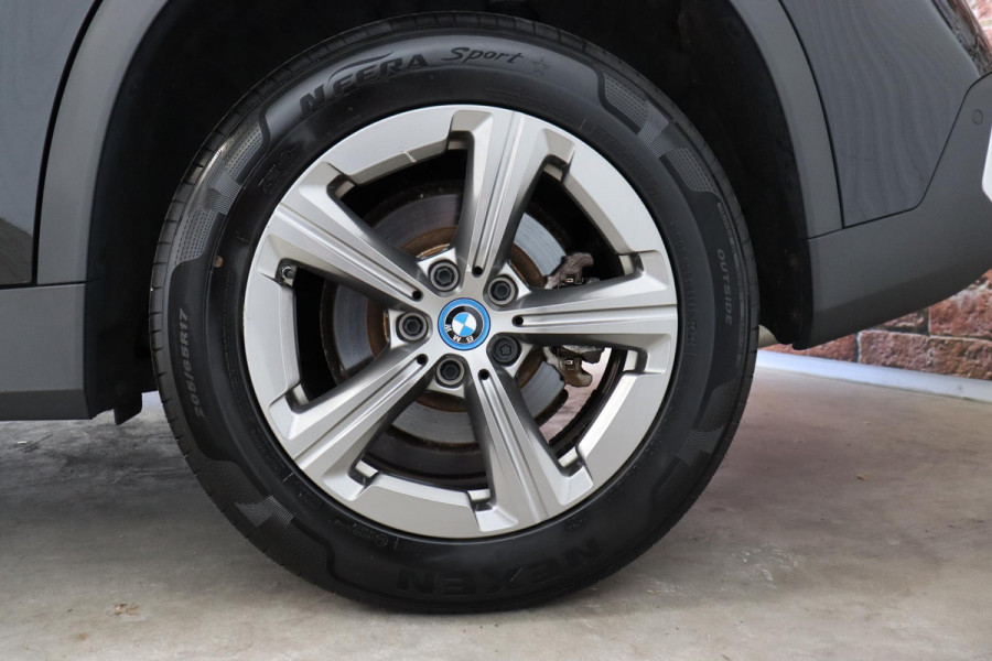 BMW X1 xDrive25e Executive Automaat / Navigatiesysteem / Climate Control / LED / M Dakreling / Active Guard / Parkeerhulpsysteem / DAB / Cruise Control