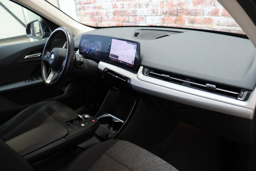 BMW X1 xDrive25e Executive Automaat / Navigatiesysteem / Climate Control / LED / M Dakreling / Active Guard / Parkeerhulpsysteem / DAB / Cruise Control
