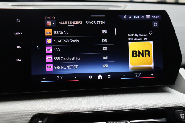 BMW X1 xDrive25e Executive Automaat / Navigatiesysteem / Climate Control / LED / M Dakreling / Active Guard / Parkeerhulpsysteem / DAB / Cruise Control