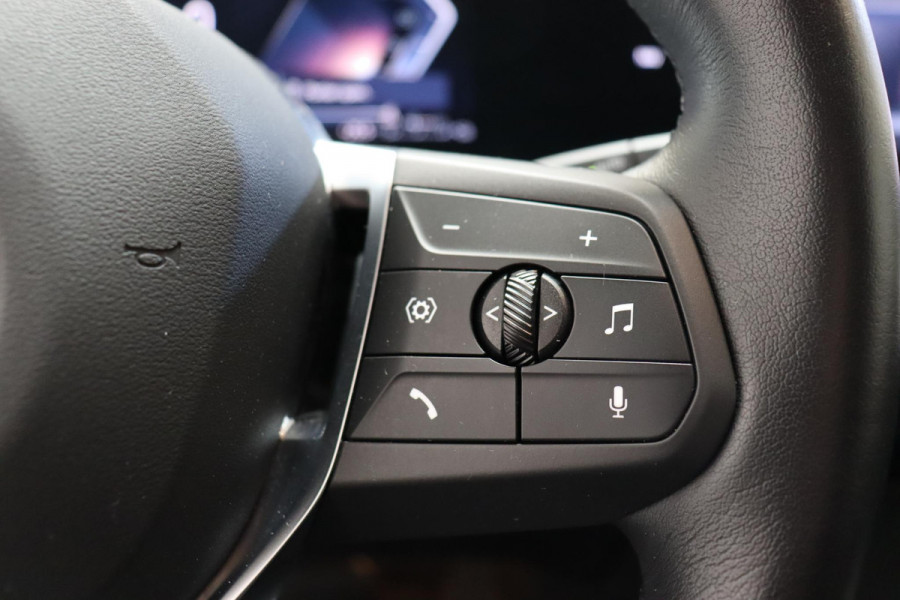 BMW X1 xDrive25e Executive Automaat / Navigatiesysteem / Climate Control / LED / M Dakreling / Active Guard / Parkeerhulpsysteem / DAB / Cruise Control