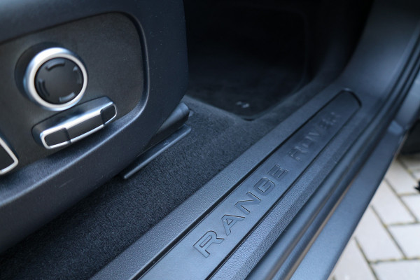 Land Rover Range Rover Evoque 1.5 P300e AWD S | PANO | 360 | ELEK TREKHAAK | DEALER ONDH | ELEK STOELEN |