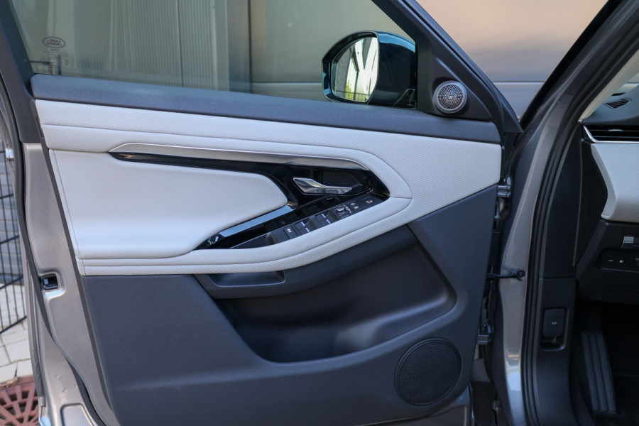 Land Rover Range Rover Evoque 1.5 P300e AWD S | PANO | 360 | ELEK TREKHAAK | DEALER ONDH | ELEK STOELEN |