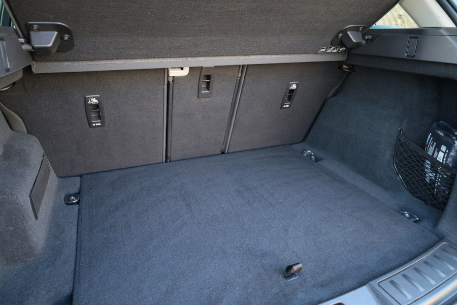 Land Rover Range Rover Evoque 1.5 P300e AWD S | PANO | 360 | ELEK TREKHAAK | DEALER ONDH | ELEK STOELEN |