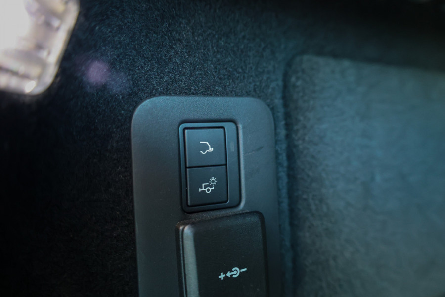 Land Rover Range Rover Evoque 1.5 P300e AWD S | PANO | 360 | ELEK TREKHAAK | DEALER ONDH | ELEK STOELEN |