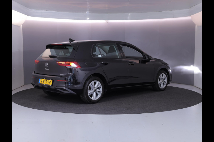 Volkswagen Golf 1.0 eTSI Life 110 pk Automaat (DSG) | Navigatie | Parkeersensoren | Achteruitrijcamera | Adaptieve cruise control | Autom. airco | Apple Carplay/Android Auto |