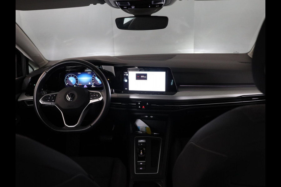 Volkswagen Golf 1.0 eTSI Life 110 pk Automaat (DSG) | Navigatie | Parkeersensoren | Achteruitrijcamera | Adaptieve cruise control | Autom. airco | Apple Carplay/Android Auto |