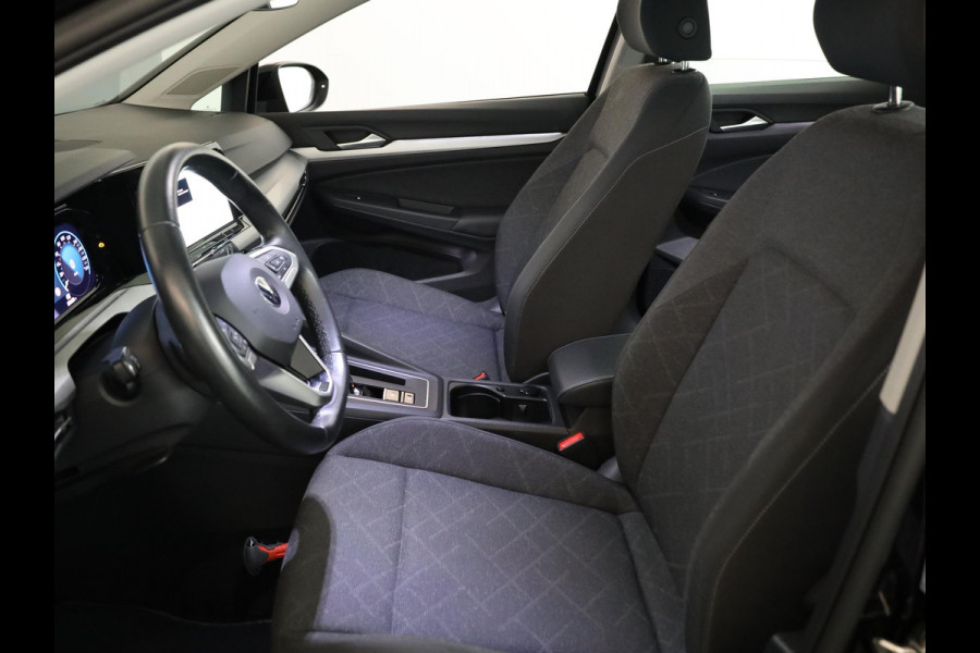 Volkswagen Golf 1.0 eTSI Life 110 pk Automaat (DSG) | Navigatie | Parkeersensoren | Achteruitrijcamera | Adaptieve cruise control | Autom. airco | Apple Carplay/Android Auto |