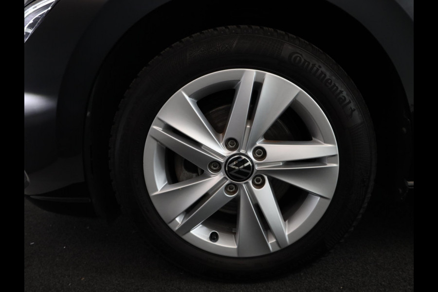 Volkswagen Golf 1.0 eTSI Life 110 pk Automaat (DSG) | Navigatie | Parkeersensoren | Achteruitrijcamera | Adaptieve cruise control | Autom. airco | Apple Carplay/Android Auto |