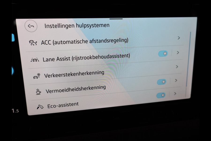 Volkswagen Golf 1.0 eTSI Life 110 pk Automaat (DSG) | Navigatie | Parkeersensoren | Achteruitrijcamera | Adaptieve cruise control | Autom. airco | Apple Carplay/Android Auto |