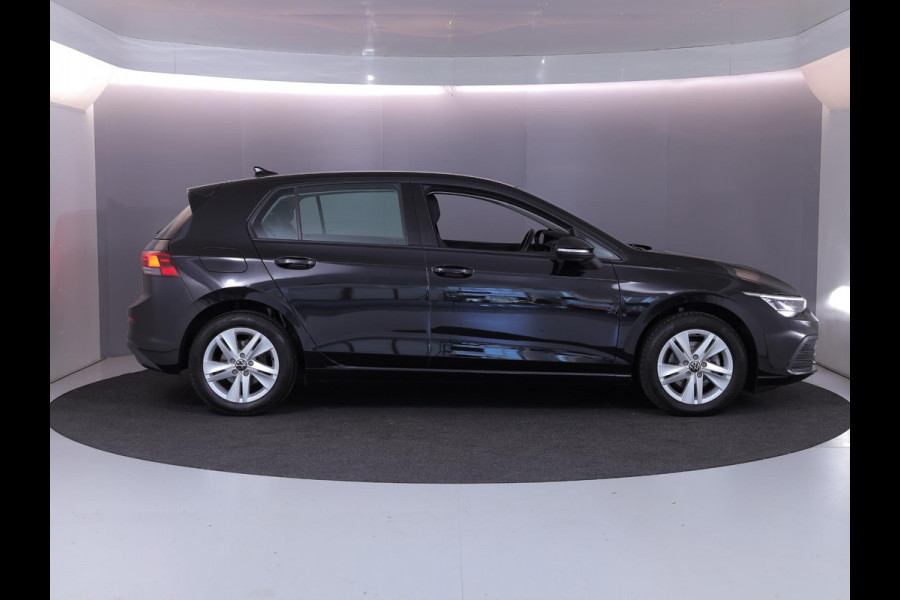 Volkswagen Golf 1.0 eTSI Life 110 pk Automaat (DSG) | Navigatie | Parkeersensoren | Achteruitrijcamera | Adaptieve cruise control | Autom. airco | Apple Carplay/Android Auto |