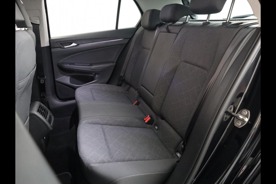 Volkswagen Golf 1.0 eTSI Life 110 pk Automaat (DSG) | Navigatie | Parkeersensoren | Achteruitrijcamera | Adaptieve cruise control | Autom. airco | Apple Carplay/Android Auto |