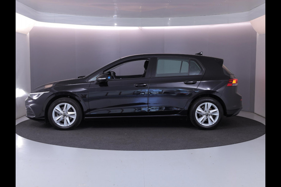 Volkswagen Golf 1.0 eTSI Life 110 pk Automaat (DSG) | Navigatie | Parkeersensoren | Achteruitrijcamera | Adaptieve cruise control | Autom. airco | Apple Carplay/Android Auto |