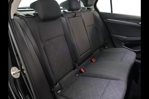 Volkswagen Golf 1.0 eTSI Life 110 pk Automaat (DSG) | Navigatie | Parkeersensoren | Achteruitrijcamera | Adaptieve cruise control | Autom. airco | Apple Carplay/Android Auto |