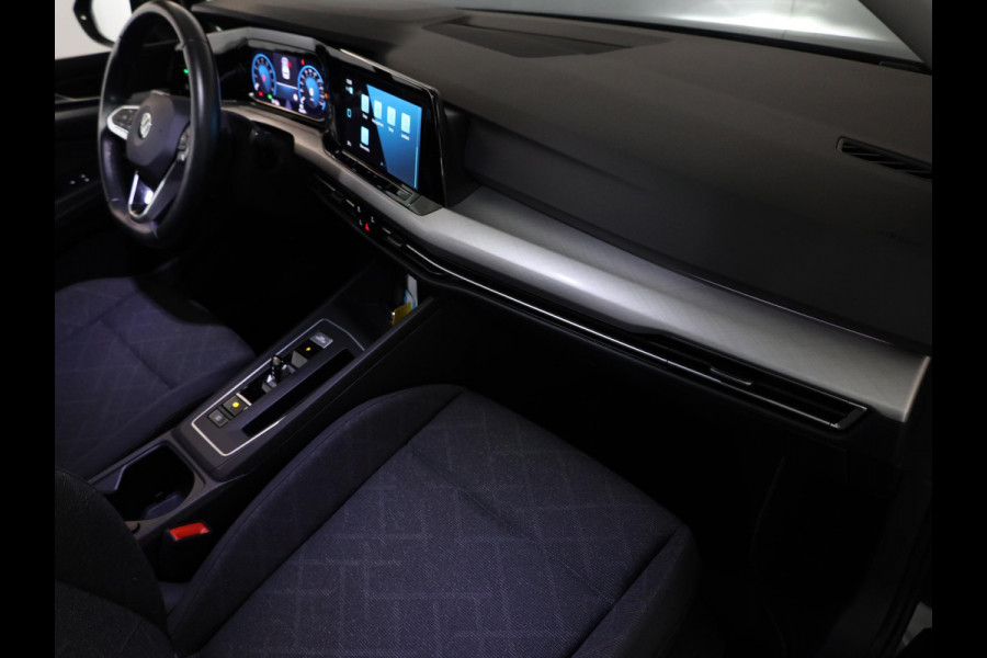 Volkswagen Golf 1.0 eTSI Life 110 pk Automaat (DSG) | Navigatie | Parkeersensoren | Achteruitrijcamera | Adaptieve cruise control | Autom. airco | Apple Carplay/Android Auto |