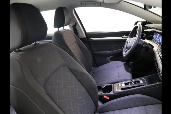 Volkswagen Golf 1.0 eTSI Life 110 pk Automaat (DSG) | Navigatie | Parkeersensoren | Achteruitrijcamera | Adaptieve cruise control | Autom. airco | Apple Carplay/Android Auto |