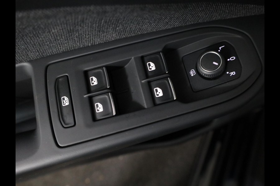 Volkswagen Golf 1.0 eTSI Life 110 pk Automaat (DSG) | Navigatie | Parkeersensoren | Achteruitrijcamera | Adaptieve cruise control | Autom. airco | Apple Carplay/Android Auto |