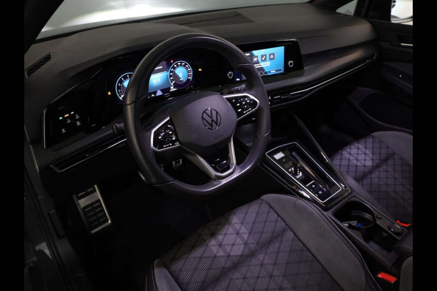 Volkswagen Golf 1.5 eTSI R-Line 130 pk Automaat (DSG) | Navigatie via App | Parkeersensoren | Autom. airco | Apple Carplay/Android Auto | R-Line |