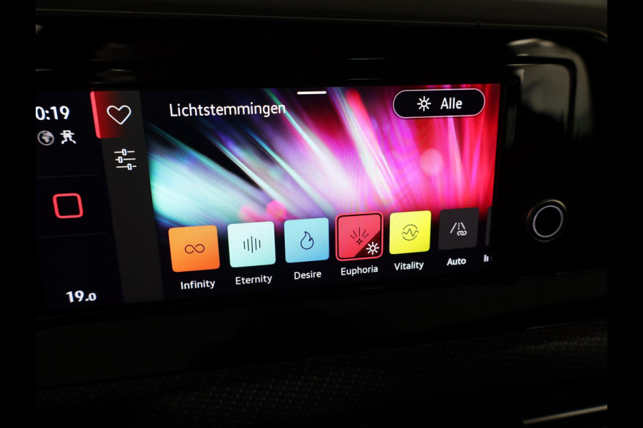 Volkswagen Golf 1.5 eTSI R-Line 130 pk Automaat (DSG) | Navigatie via App | Parkeersensoren | Autom. airco | Apple Carplay/Android Auto | R-Line |