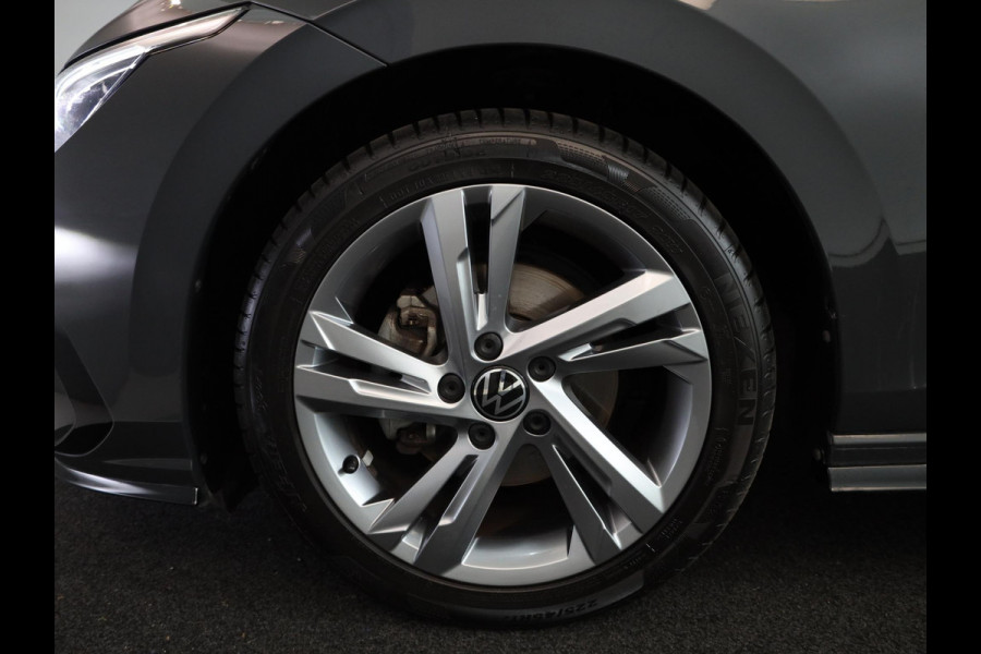 Volkswagen Golf 1.5 eTSI R-Line 130 pk Automaat (DSG) | Navigatie via App | Parkeersensoren | Autom. airco | Apple Carplay/Android Auto | R-Line |