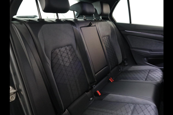 Volkswagen Golf 1.5 eTSI R-Line 130 pk Automaat (DSG) | Navigatie via App | Parkeersensoren | Autom. airco | Apple Carplay/Android Auto | R-Line |