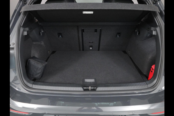 Volkswagen Golf 1.5 eTSI R-Line 130 pk Automaat (DSG) | Navigatie via App | Parkeersensoren | Autom. airco | Apple Carplay/Android Auto | R-Line |