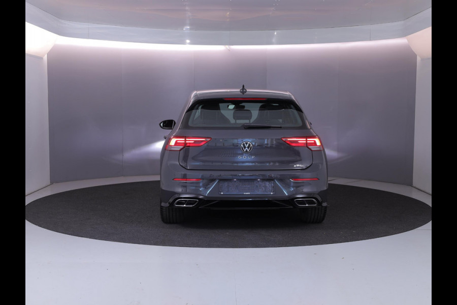 Volkswagen Golf 1.5 eTSI R-Line 130 pk Automaat (DSG) | Navigatie via App | Parkeersensoren | Autom. airco | Apple Carplay/Android Auto | R-Line |