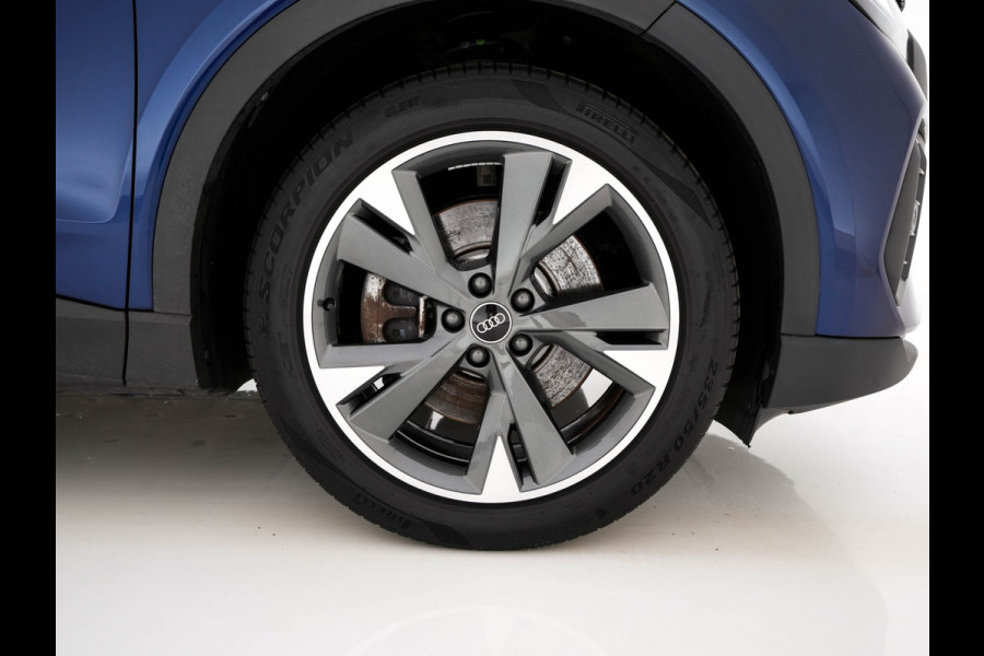 Audi Q4 e-tron 40 Launch edition 77 kWh [3-Fase-11kW] {SoH-94%} (INCL.BTW) *ADAPTIVE-CRUISE | SONOS-SOUND | HEATED-COMFORTSEATS | DIGI-COCKPIT | DAB+ | PRIVACY-GLASS | ECC | PDC | 20''ALU*