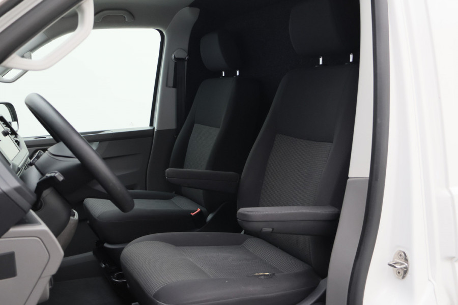 Volkswagen Transporter 2.0 TDI L2H1 28 DSG Apple Carplay, Trekhaak, Cruise, Airco, DAB