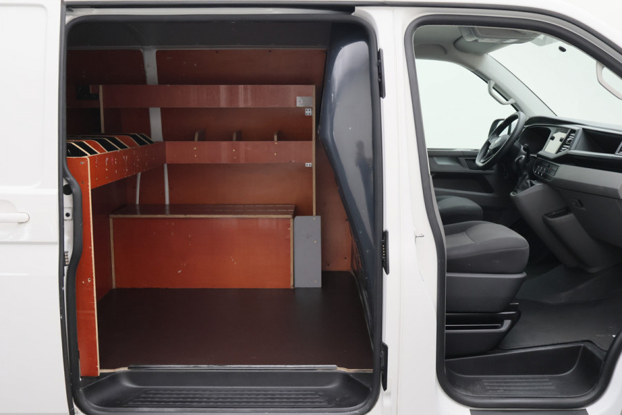 Volkswagen Transporter 2.0 TDI L2H1 28 DSG Apple Carplay, Trekhaak, Cruise, Airco, DAB