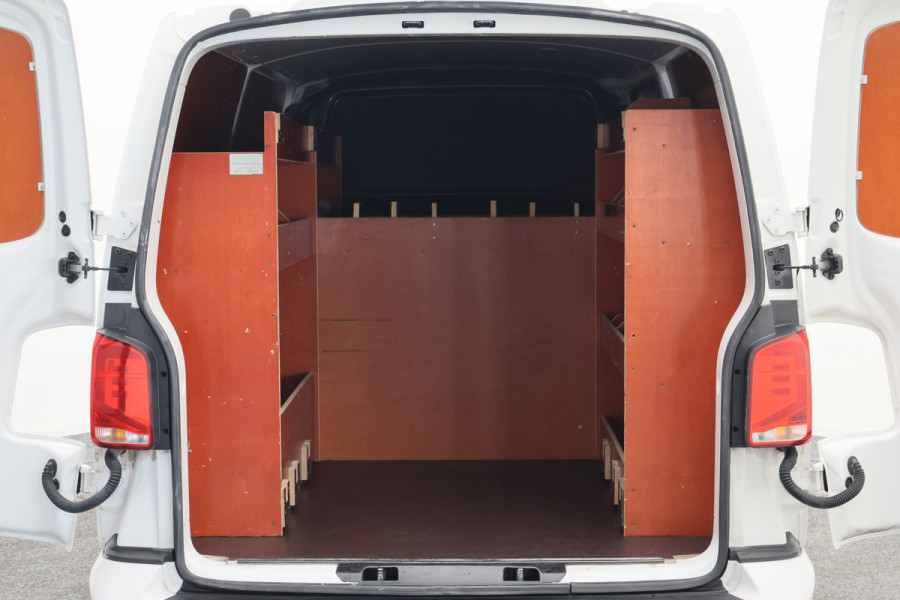 Volkswagen Transporter 2.0 TDI L2H1 28 DSG Apple Carplay, Trekhaak, Cruise, Airco, DAB
