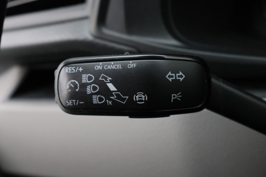 Volkswagen Transporter 2.0 TDI L2H1 28 DSG Apple Carplay, Trekhaak, Cruise, Airco, DAB