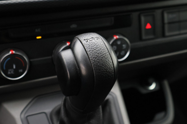 Volkswagen Transporter 2.0 TDI L2H1 28 DSG Apple Carplay, Trekhaak, Cruise, Airco, DAB