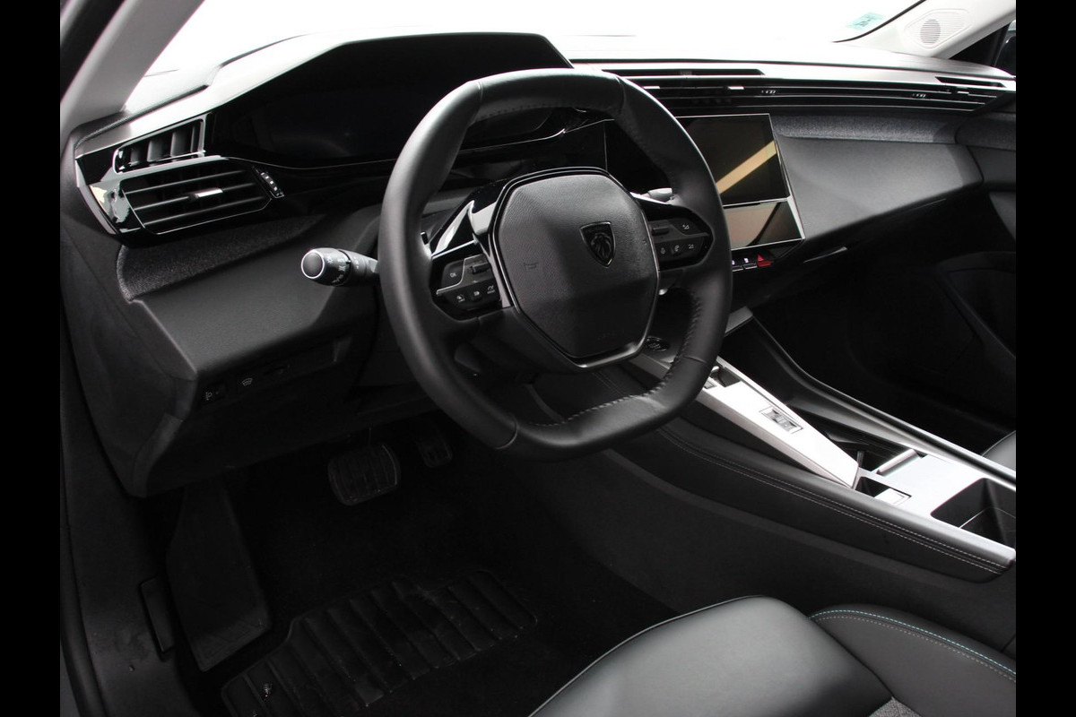 Peugeot 408 1.2 PureTech Allure Pack 130 Autmaat Comfort Pakket, Electrische stoelverstelling LV, stoelverwarming  Camera 360  Navigatie  Climate Control  Dab  Led Parkeer sensoren