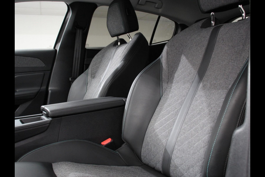 Peugeot 408 1.2 PureTech Allure Pack 130 Autmaat Comfort Pakket, Electrische stoelverstelling LV, stoelverwarming  Camera 360  Navigatie  Climate Control  Dab  Led Parkeer sensoren