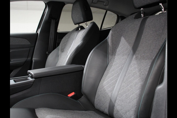 Peugeot 408 1.2 PureTech Allure Pack 130 Autmaat Comfort Pakket, Electrische stoelverstelling LV, stoelverwarming  Camera 360  Navigatie  Climate Control  Dab  Led Parkeer sensoren