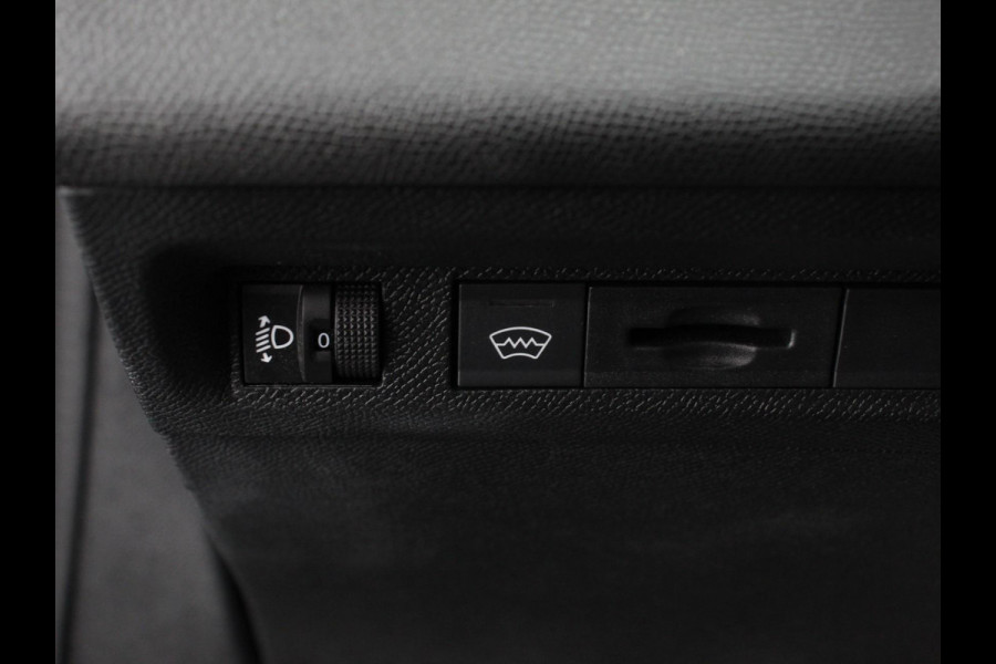 Peugeot 408 1.2 PureTech Allure Pack 130 Autmaat Comfort Pakket, Electrische stoelverstelling LV, stoelverwarming  Camera 360  Navigatie  Climate Control  Dab  Led Parkeer sensoren