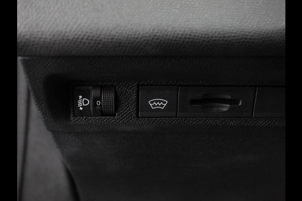 Peugeot 408 1.2 PureTech Allure Pack 130 Autmaat Comfort Pakket, Electrische stoelverstelling LV, stoelverwarming  Camera 360  Navigatie  Climate Control  Dab  Led Parkeer sensoren