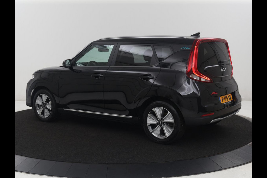 Kia e-Soul DynamicLine 64 kWh | SOH 97,5% | Cruise control | Carplay | Park assist | Camera | Climate control | Virtueel dashboard | plug-in