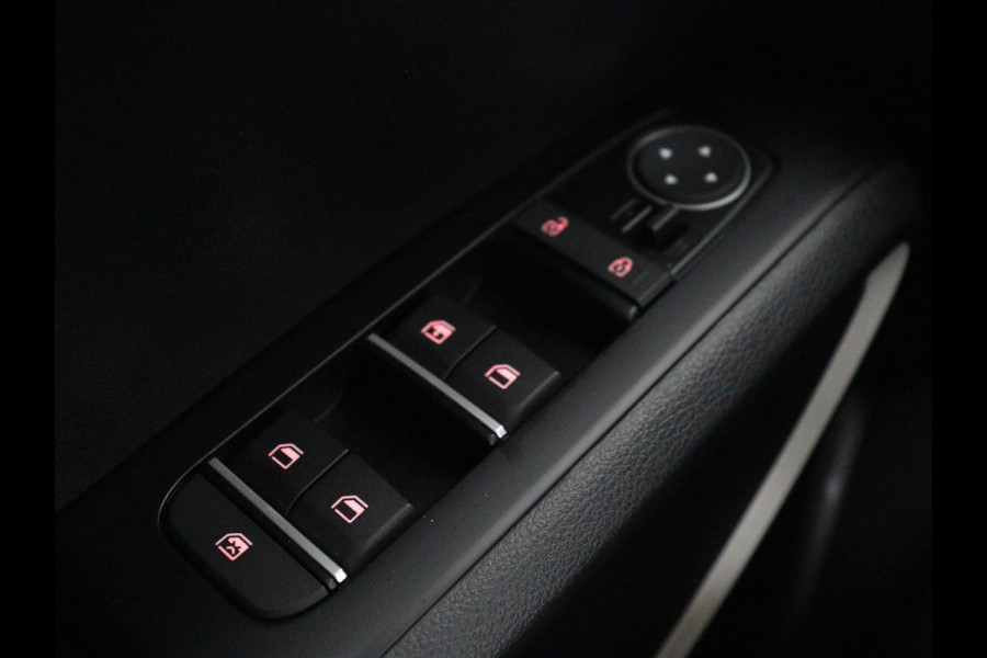 Kia e-Soul DynamicLine 64 kWh | SOH 97,5% | Cruise control | Carplay | Park assist | Camera | Climate control | Virtueel dashboard | plug-in
