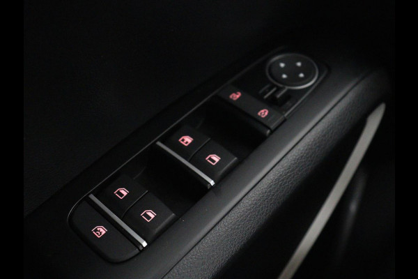Kia e-Soul DynamicLine 64 kWh | SOH 97,5% | Cruise control | Carplay | Park assist | Camera | Climate control | Virtueel dashboard | plug-in